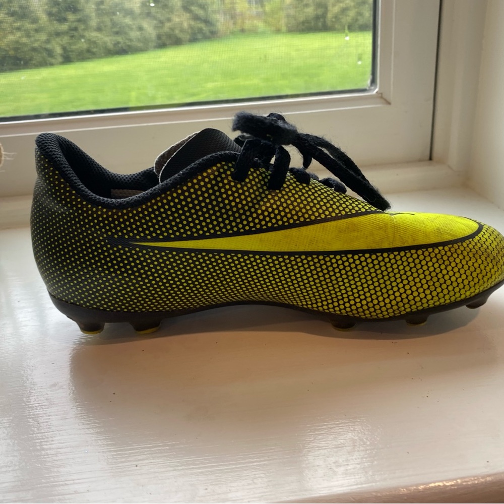 Kids Nike green soccer cleats